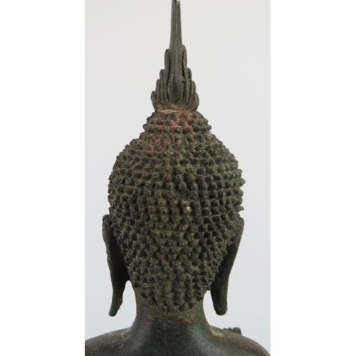 19 - A large Thai bronze standing figure of Buddha, Sukhothai style, Thailand, 19th/20th century. Support... 