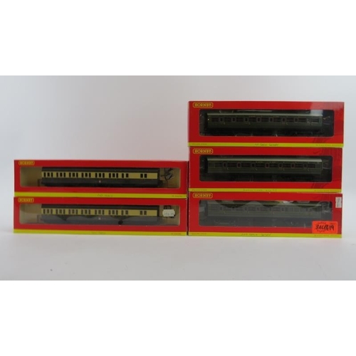 197 - Toys and Models: Three Hornby 00 gauge Maunsell Coaches and two GWR coaches. (R4297E / R4299E / R430... 