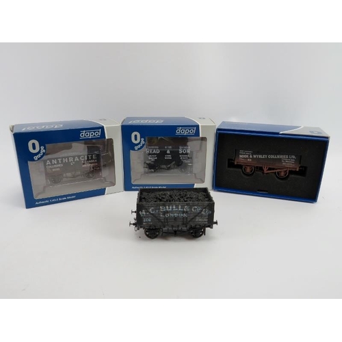 202 - Toys and Models: Four Dapol 0 gauge wagons. Three with boxes. (4 items) Condition report: Good visua... 