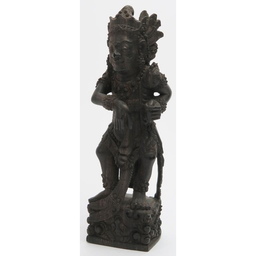 21 - A South East Asian carved head and figural statue, probably Indonesia/Bali, 20th century. 20 cm heig... 