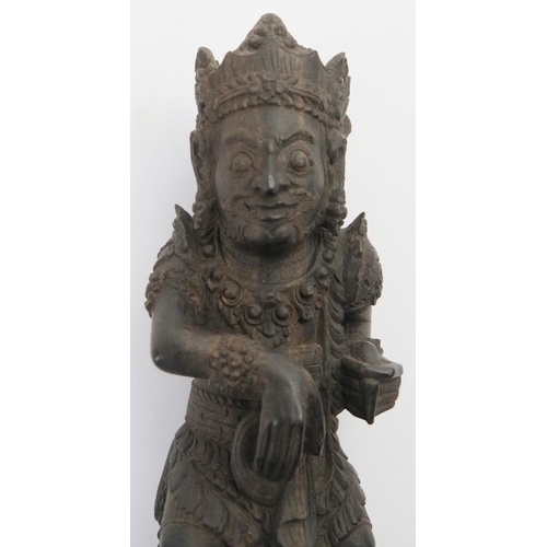 21 - A South East Asian carved head and figural statue, probably Indonesia/Bali, 20th century. 20 cm heig... 