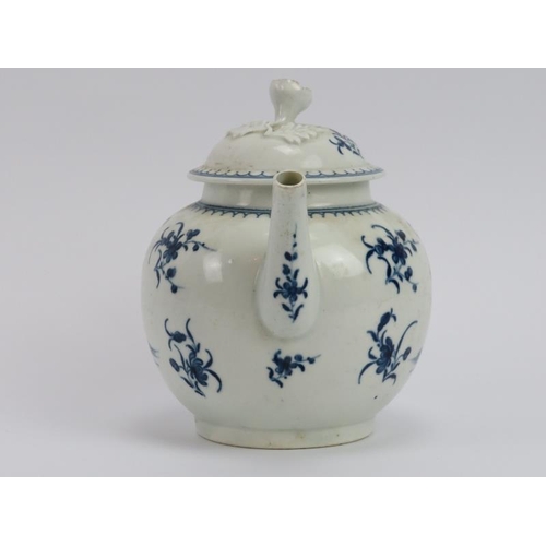 218 - A First Period Worcester ‘Waiting Chinaman’ pattern blue and white teapot and cover, circa 1770. Cre... 