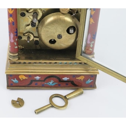 26 - A cloisonné enamelled brass repeater carriage clock, 20th century. Key included. 18 cm height. Condi... 