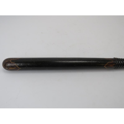 285 - A Victorian period turned and painted wood truncheon. Bearing Queen Victoria’s Royal VR cipher. 44.5... 