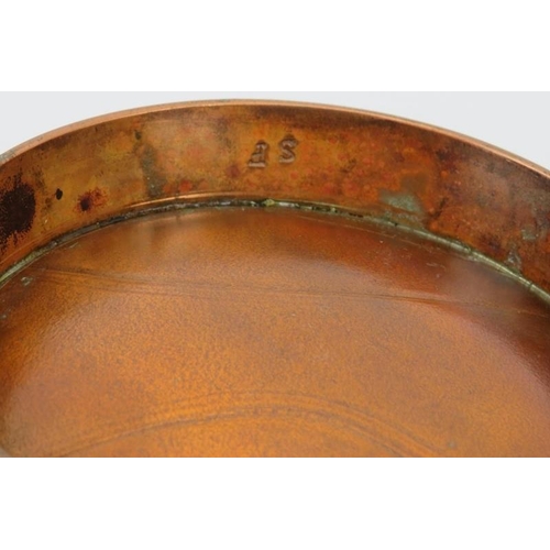 40 - An Art Nouveau style copper bowl by Sam Fanaroff. Initialled SF beneath. 32.8 cm height. Condition r... 