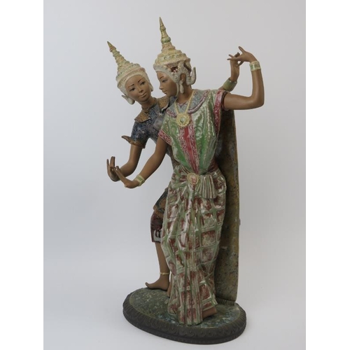 70 - A large Lladro Thai dancing figural porcelain group entitled 'Thailandia' modelled by Vincente Marti... 