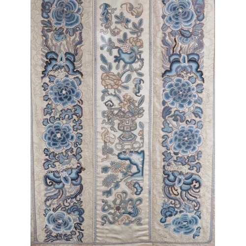 78 - A Chinese silk Peking knot embroidery panelled Arts & Crafts mahogany fire screen, 19th century. Fir... 