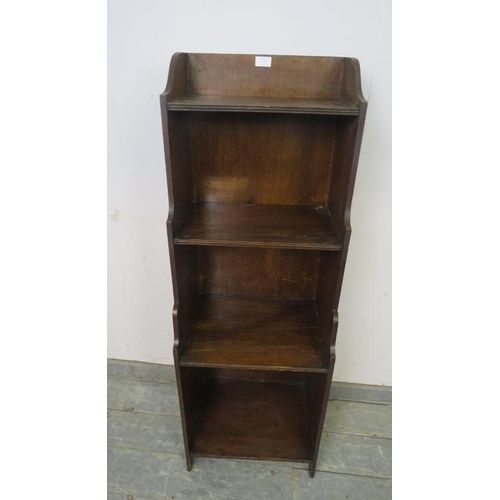 723 - An antique mahogany narrow ‘waterfall’ open bookcase, of three graduated shelves with reeded edges, ... 