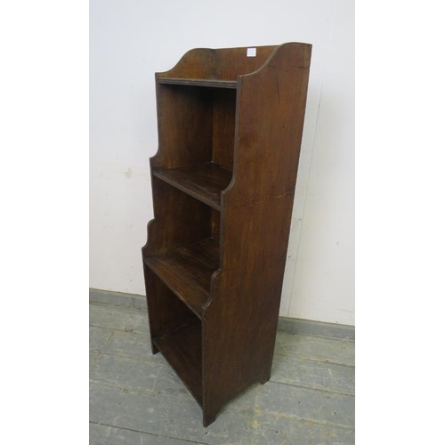 723 - An antique mahogany narrow ‘waterfall’ open bookcase, of three graduated shelves with reeded edges, ... 