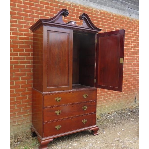 788 - A good George III mahogany linen press, the moulded cornice with broken and scrolled pediment, above... 