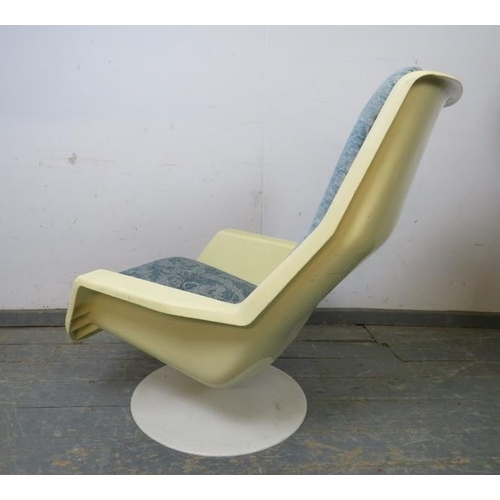 836 - A 1970s acrylic space age swivel lounge chair by Robin Day for Hille, the loose seat cushions reupho... 