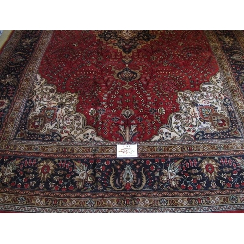 913 - A fine Persian Kashan carpet. Central medallion on red ground. 305cm x 79cm.
Condition report: Very ... 