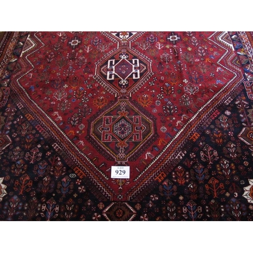 929 - A fine quality Persian carpet, central repeat medallions on red ground. 226cm x 340cm (approx).
Cond... 