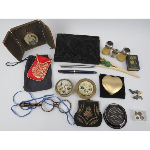 263 - A mixed group of collectable items. Notable items included are a Westminster ladies compact, a pair ... 