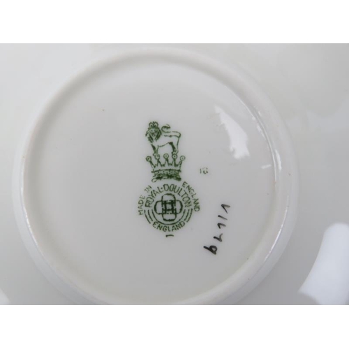 273 - An Art Deco Royal Doulton ‘Athlone’ part tea set. Pattern: V1679. (52 items) Serving plates: 24.8 cm... 