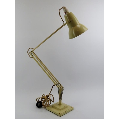 28 - A vintage cream Anglepoise adjustable office desk lamp by Herbert Terry & Sons Ltd, 20th century. Ba... 