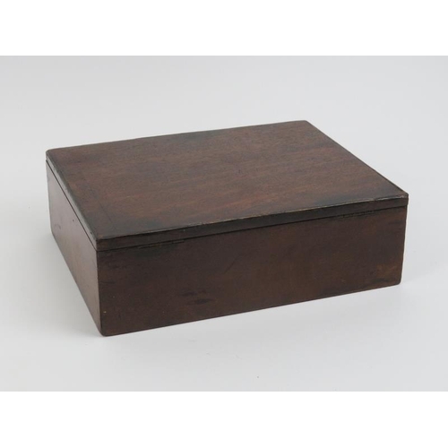 99 - A Victorian Reeves & Sons mahogany travelling artists painters box. Key included. 22.9 cm width.
Con... 