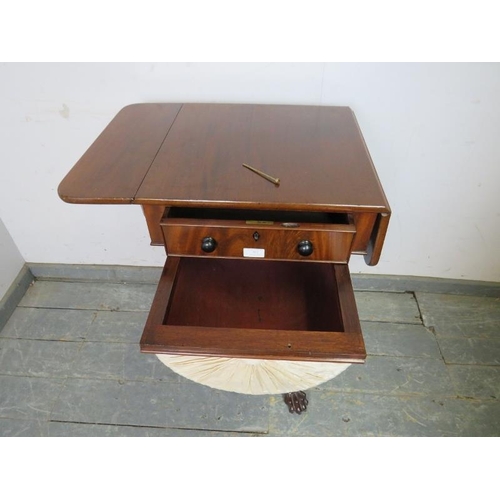 707 - A fine quality early 19th century mahogany sewing table in the manner of Gillows, the top with drop-... 