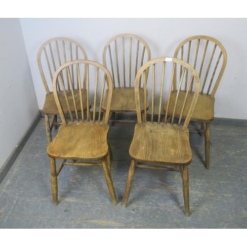 723 - Five antique elm and beech hoop-back country chairs, on canted supports with H stretchers. 
H90cm W3... 