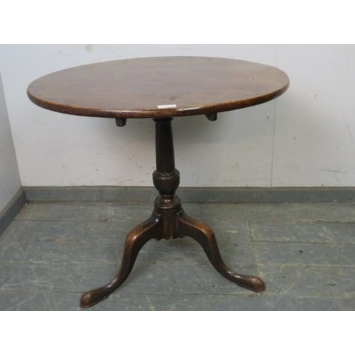 749 - A George III mahogany tilt-top table, on a tapered turned pedestal with splayed tripod supports. 
H6... 