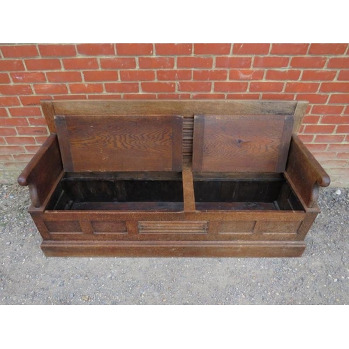 781 - A 19th century country oak settle, incorporating 18th century, possibly earlier, linen fold panels, ... 