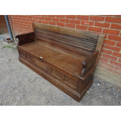 781 - A 19th century country oak settle, incorporating 18th century, possibly earlier, linen fold panels, ... 