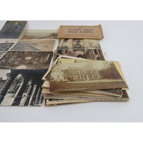 109 - A collection of vintage and antique postcards, early 20th century. (Quantity)
Condition report: Some... 