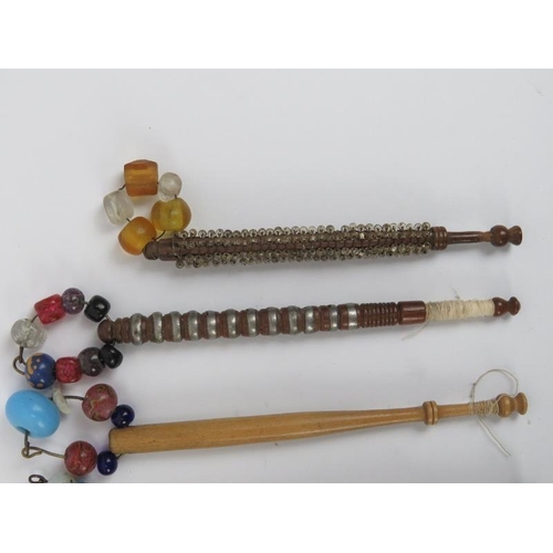 115 - A group of antique lace makers bobbins. Turned wood and stained red bone. (13 items)
Condition repor... 