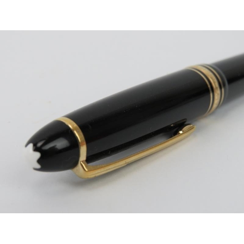 17 - A Mont Blanc Meisterstück ‘No 161’ gold coated black ballpoint pen. Presentation box included. Box: ... 