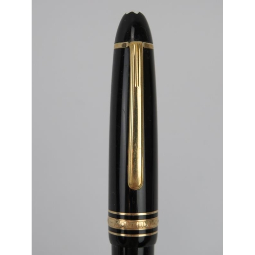 17 - A Mont Blanc Meisterstück ‘No 161’ gold coated black ballpoint pen. Presentation box included. Box: ... 