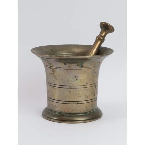 29 - A large antique cast metal pestle and mortar. (2 items) Mortar: 16.3 cm diameter. 
Condition report:... 