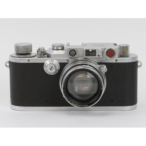 50 - A vintage Leica IIIa DRP Ernst Leitz Wetzlar camera with Summitar f=5cm 1:2 lens. Camera serial numb... 