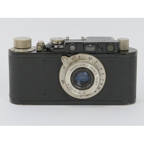 51 - A vintage Leica II DRP Ernst Leitz Wetzlar camera with F=50 1:35 lens. Camera serial number 94683, m... 