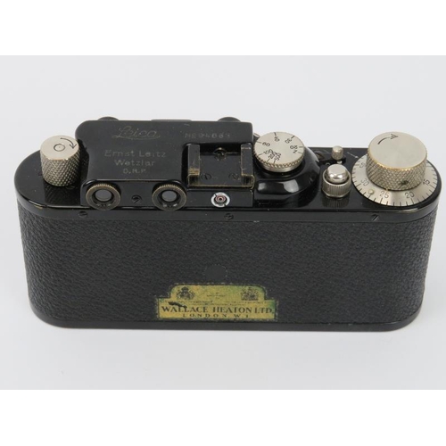 51 - A vintage Leica II DRP Ernst Leitz Wetzlar camera with F=50 1:35 lens. Camera serial number 94683, m... 