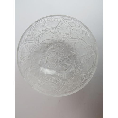 6 - A Lalique frosted and clear glass ‘Pinsons’ pattern circular bowl, post 1945. The exterior moulded i... 