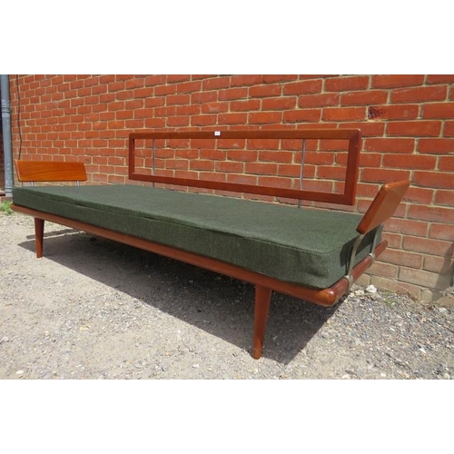 712 - A mid-century Danish ‘Minerva’ solid teak daybed by Peter Hvidt and Orla Molgaard for France & son, ... 