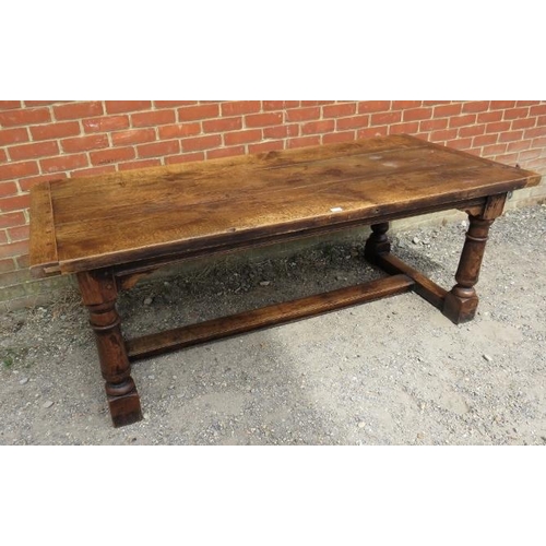 772 - A good quality medium oak refectory table in the 17th century taste, on turned supports with block f... 