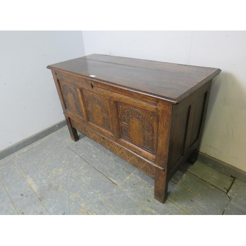 818 - A 17th century oak mule chest, with internal candle box, the front panels with arcaded decoration ab... 