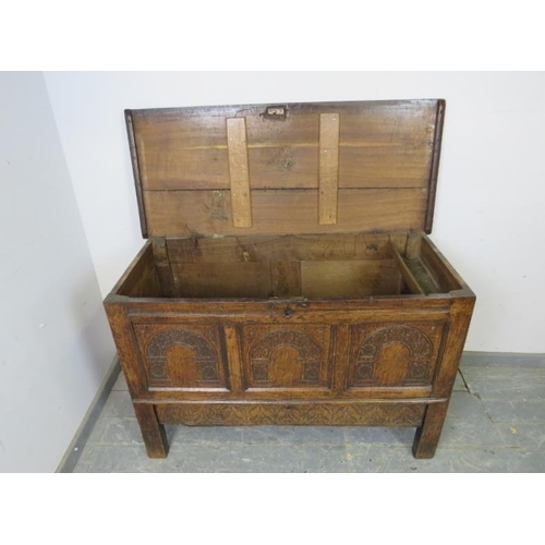 818 - A 17th century oak mule chest, with internal candle box, the front panels with arcaded decoration ab... 