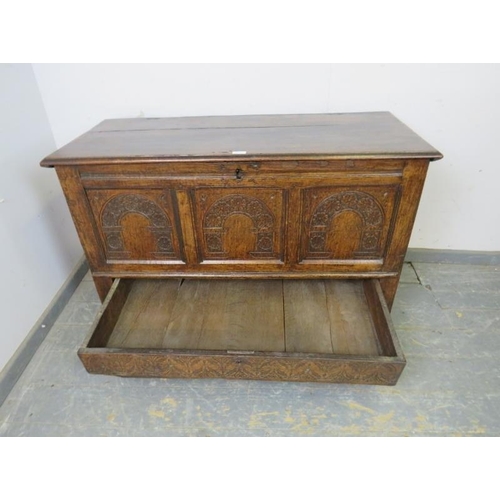 818 - A 17th century oak mule chest, with internal candle box, the front panels with arcaded decoration ab... 