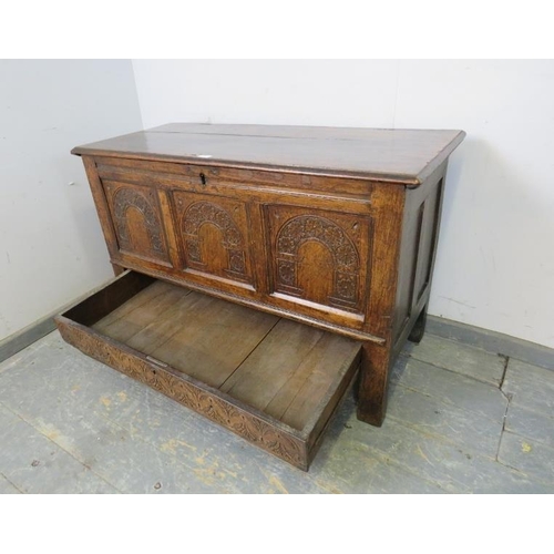 818 - A 17th century oak mule chest, with internal candle box, the front panels with arcaded decoration ab... 