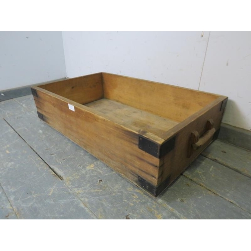 819 - A vintage pine bread storage tray, having metal bound corners and carry handles to either side. 
H20... 