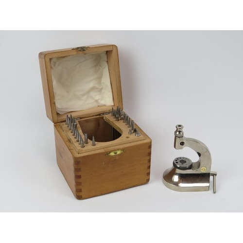 182 - A Swiss watchmakers staking tool set by Star, 20th century. Box: 12.5 cm height.
Condition report: S... 