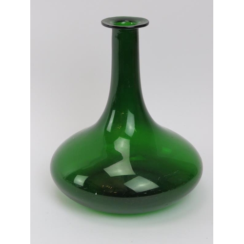 215 - A late Georgian green glass mell. 20 cm height. 
Condition report: Some age related surface wear.