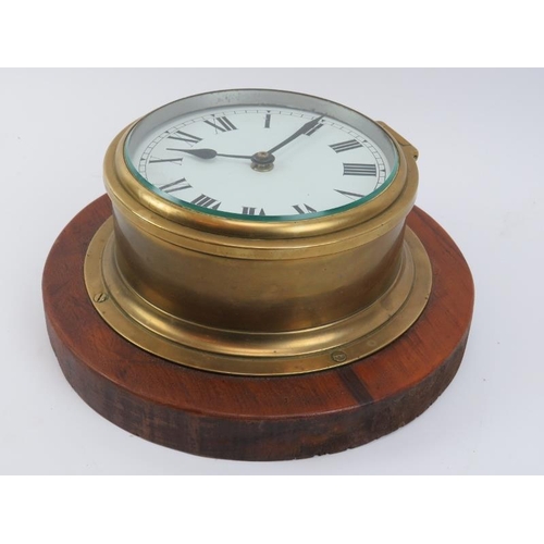 24 - A vintage brass ship’s clock, 20th century. With enamelled Roman Numeral dial. 24.7 cm diameter.
Con... 