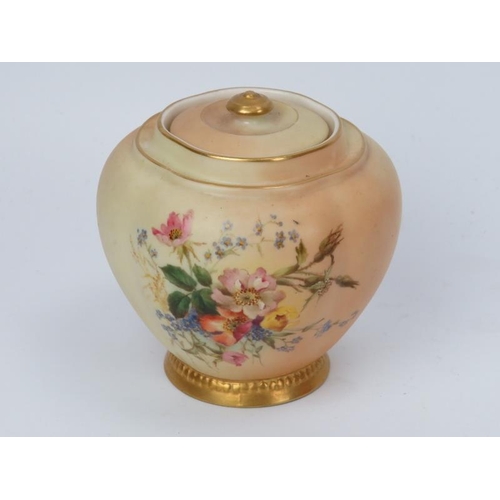 258 - A Royal Worcester florally decorated blush ivory ground potpourris jar, dated 1905. With internal li... 