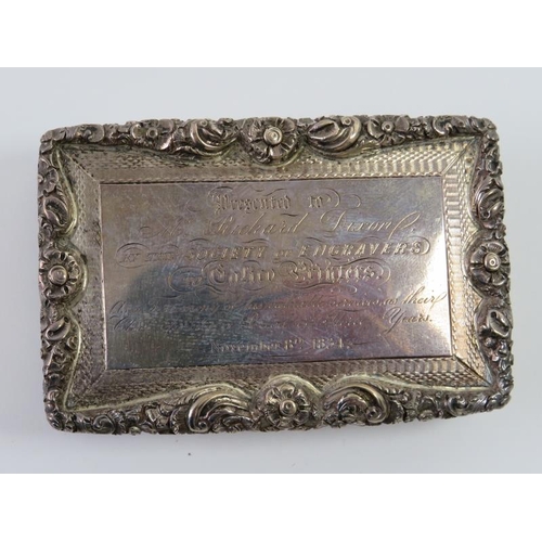 362 - A William IV silver table snuff box with a period inscription from the Society of Engravers. Overall... 