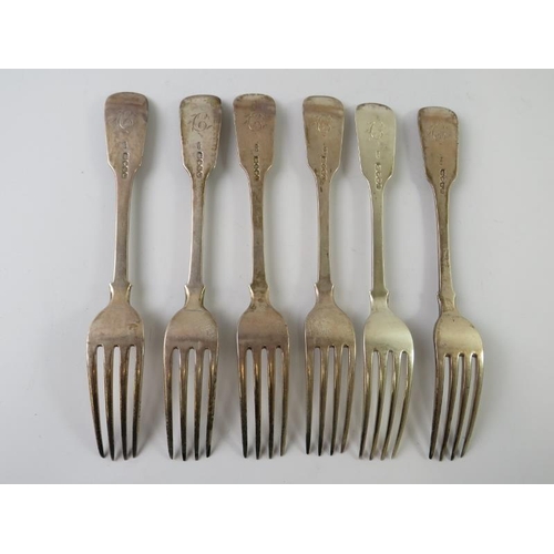 380 - A set of six 19th century fiddle pattern table forks, hallmarked for London 1840, maker Chawner & Co... 