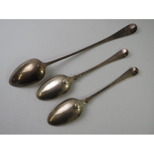 384 - A George III silver basting spoon, hallmarked for London 1795, maker Thomas Wallis II, length 31cm, ... 