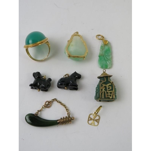 476 - Oriental jadeite jade and  nephrite pendant items; and a cabochon ring in yellow metal mount, 42gms ... 